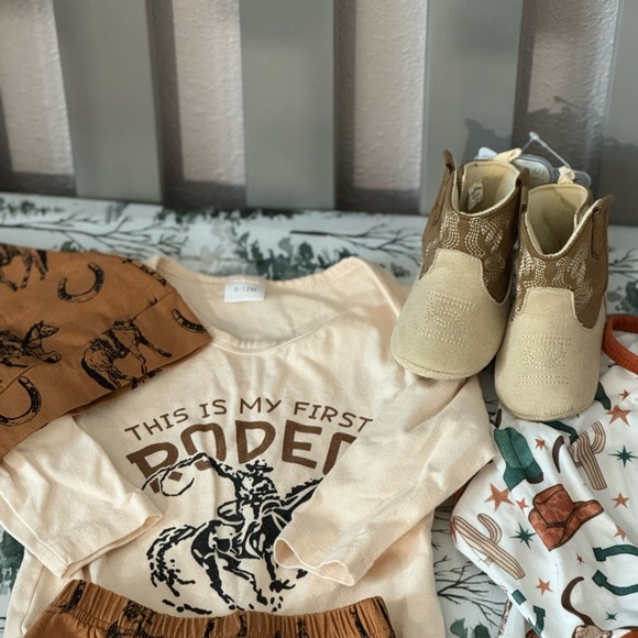 Baby Boy Western Rodeo Cowboy Boots Texas Baby Clothing Bundle Sz 6 Months - Picture 5 of 6